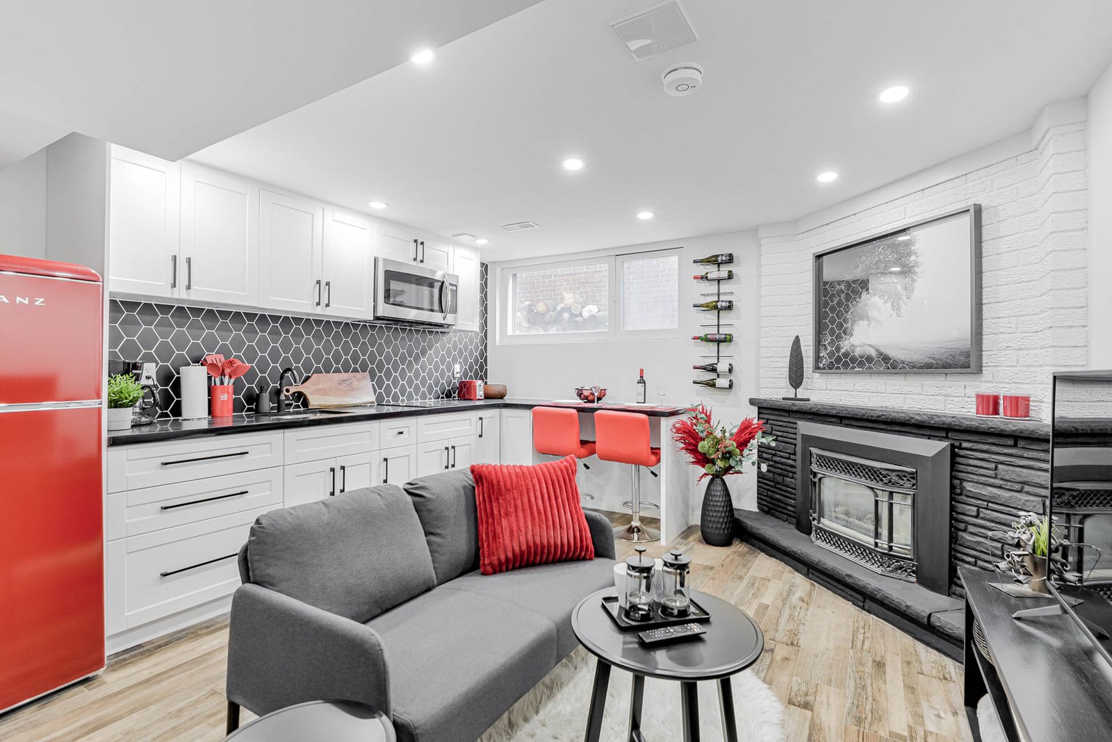 Urban Red Contrast Suite