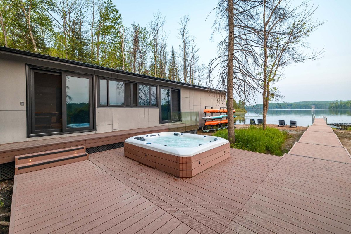 Burk's Falls Boathouse